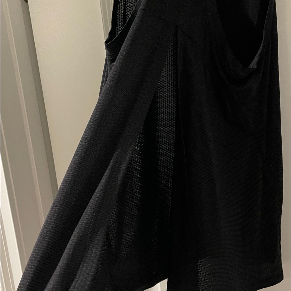 Lululemon black tank top half open back size 4 - Picture 6 of 7
